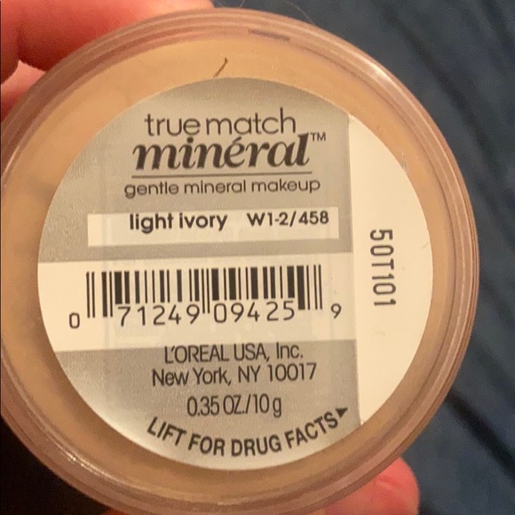 Powder foundation - Picture 3 of 4